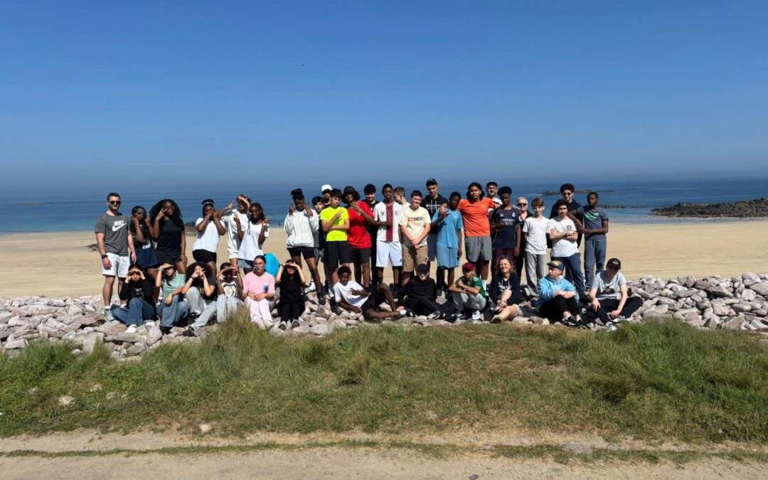 Voyage scolaire à Erquy : une semaine d’aventures nautiques et de découvertes pour les 4e.